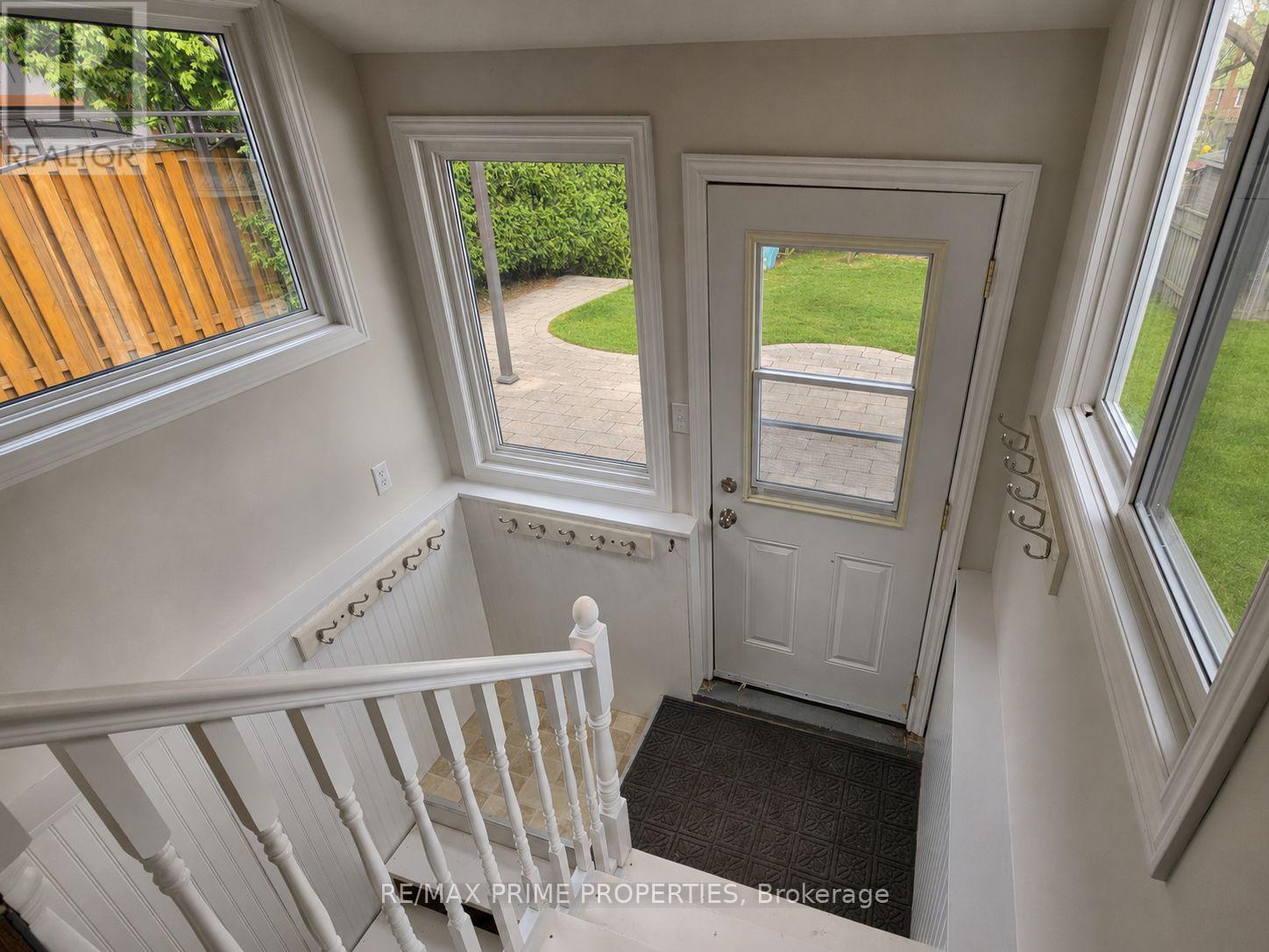 17 Tardree Place, Toronto, Ontario  M1R 3X2 - Photo 4 - E13146096
