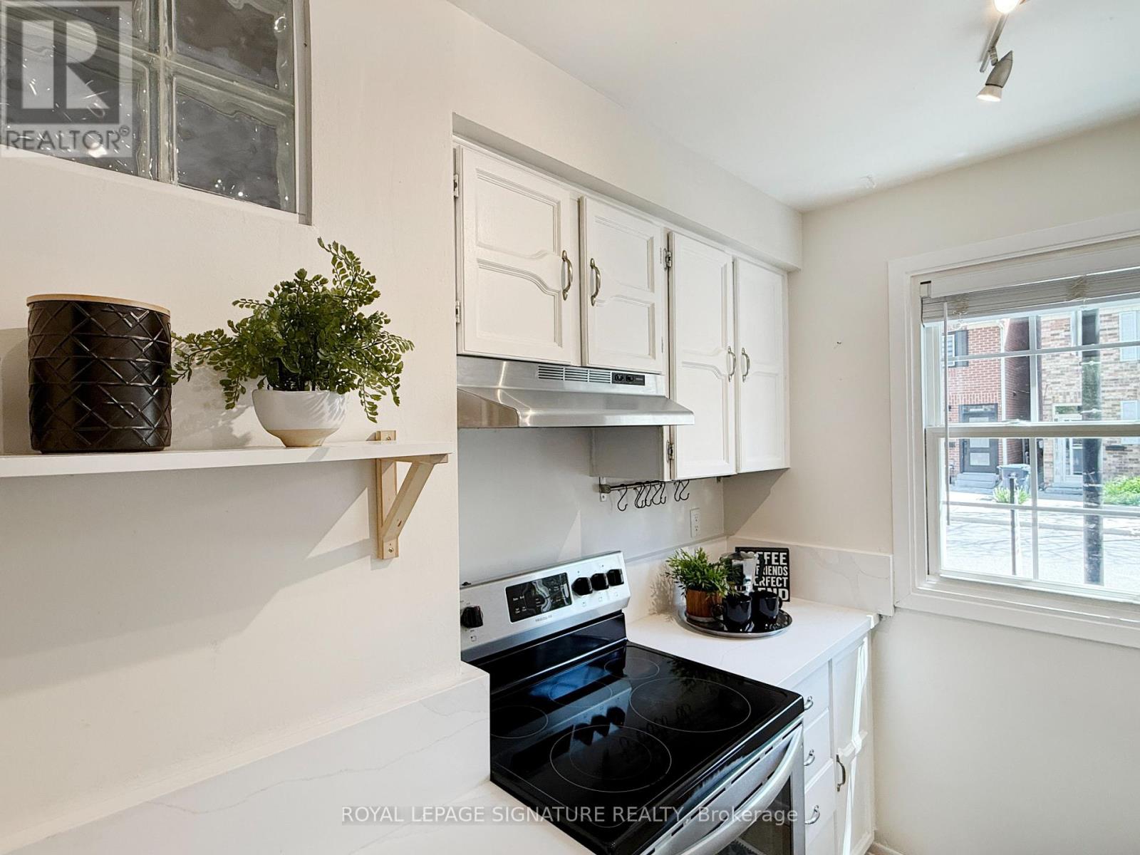 36 Lount Street, Toronto, Ontario  M4J 5A1 - Photo 3 - E13145270