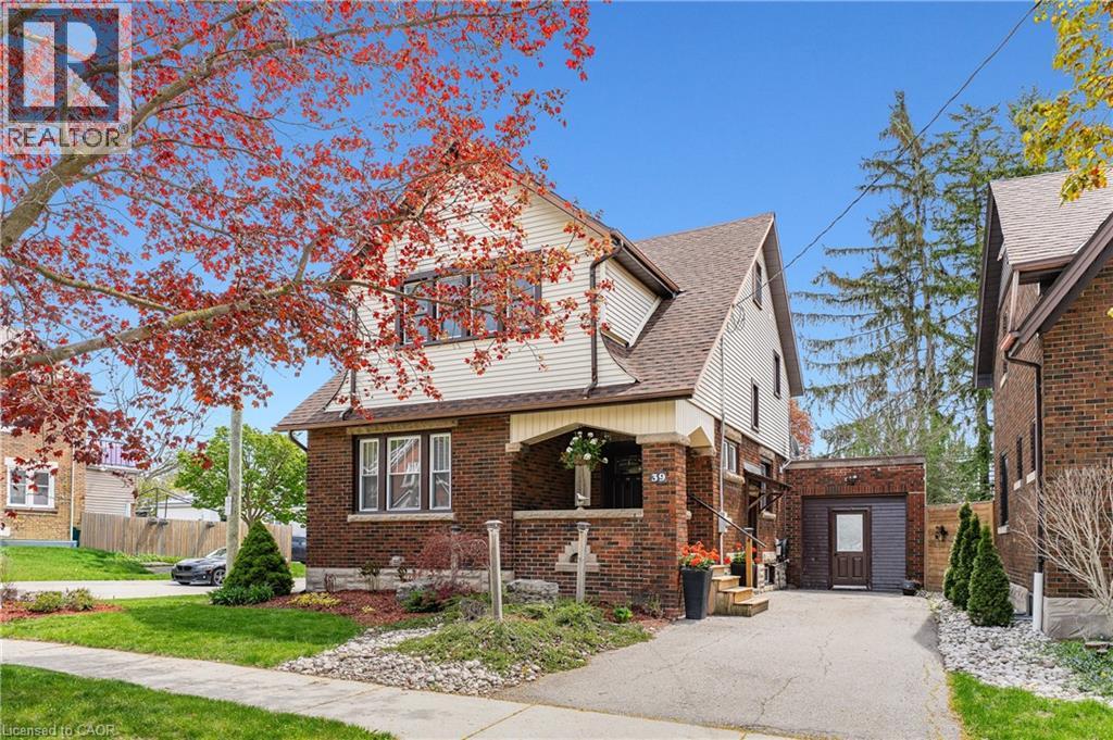 39 BORDEN Avenue N, Kitchener, Ontario