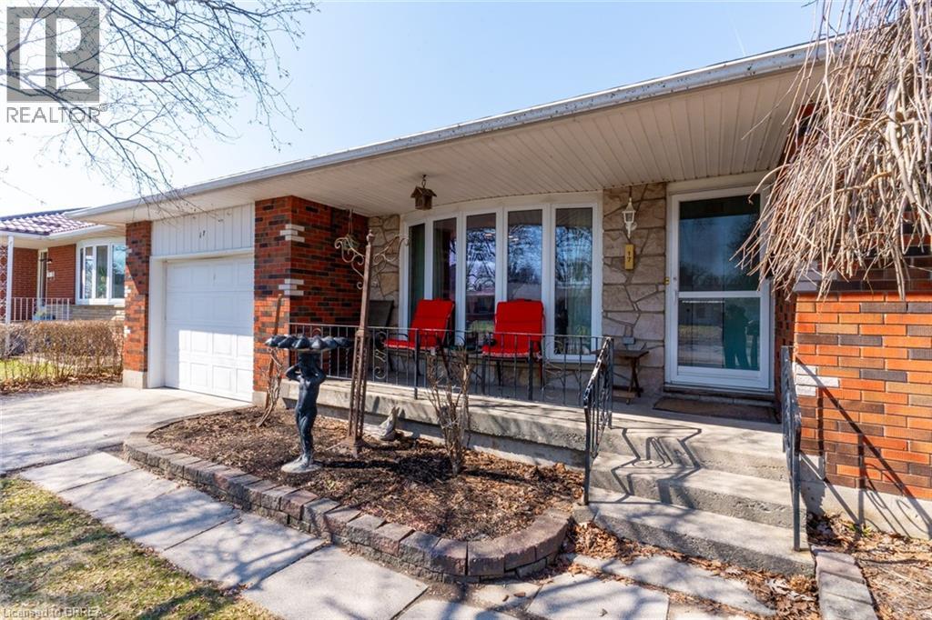 17 PALM Crescent, Brantford, Ontario