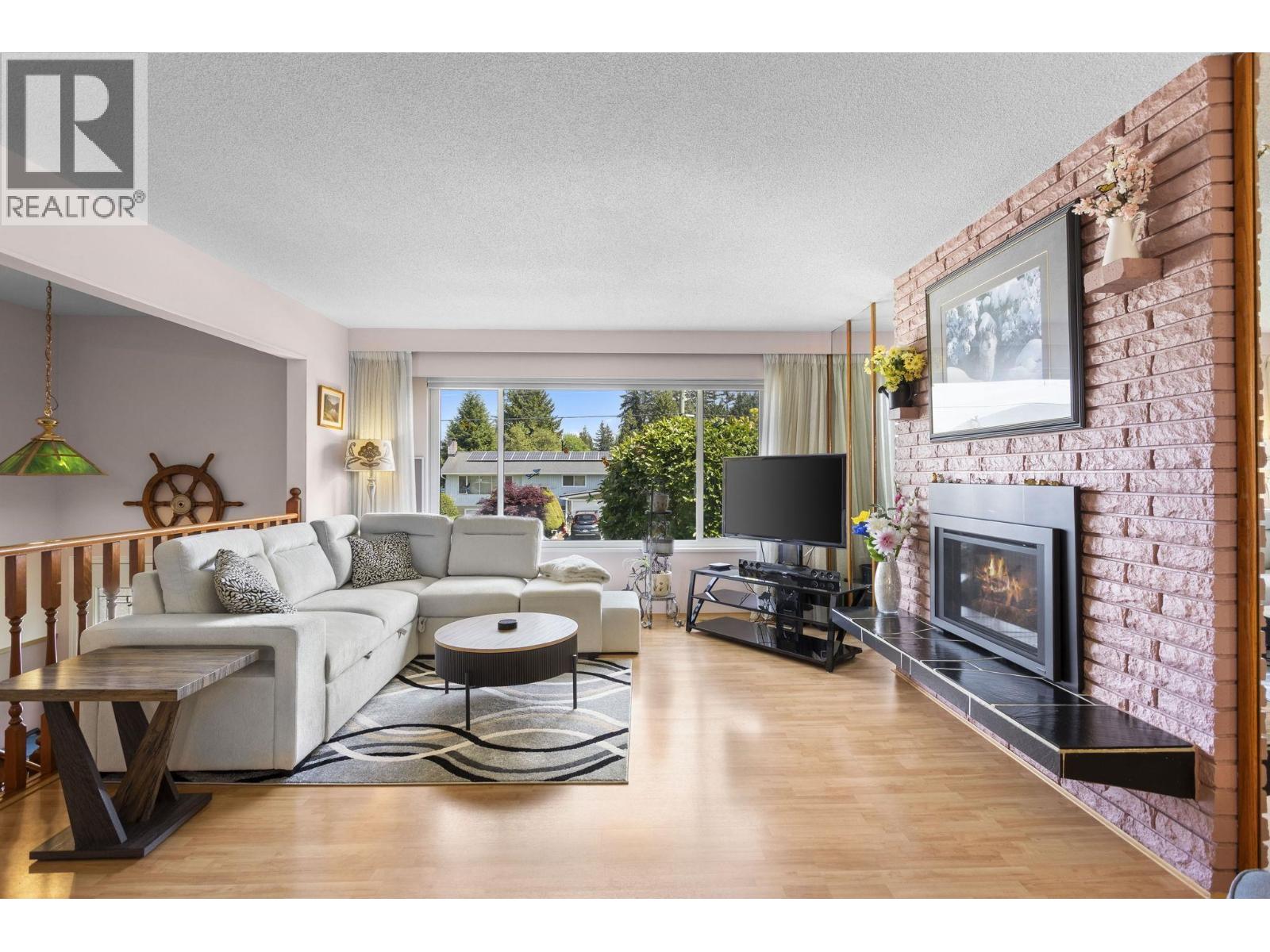 944 Porter Street, Coquitlam, British Columbia  V3J 5C2 - Photo 3 - R3124937