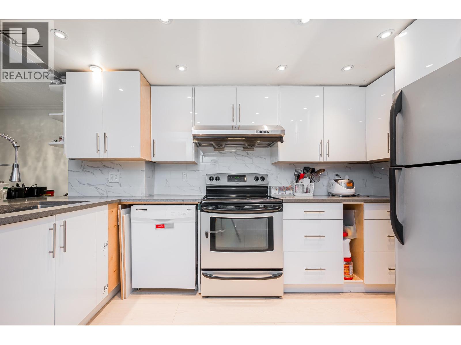 4814 Fernglen Drive, Burnaby, British Columbia  V5G 3V7 - Photo 6 - R3114404