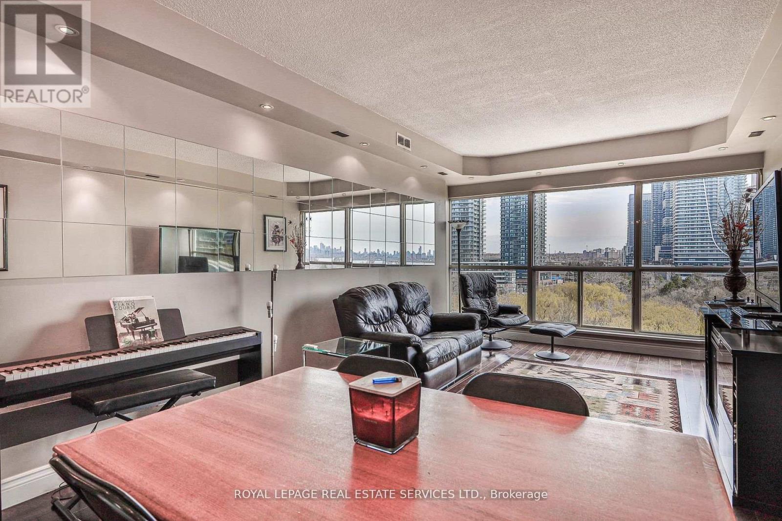 1010 - 2261 Lake Shore Boulevard W, Toronto, Ontario  M8V 3X1 - Photo 4 - W13146056
