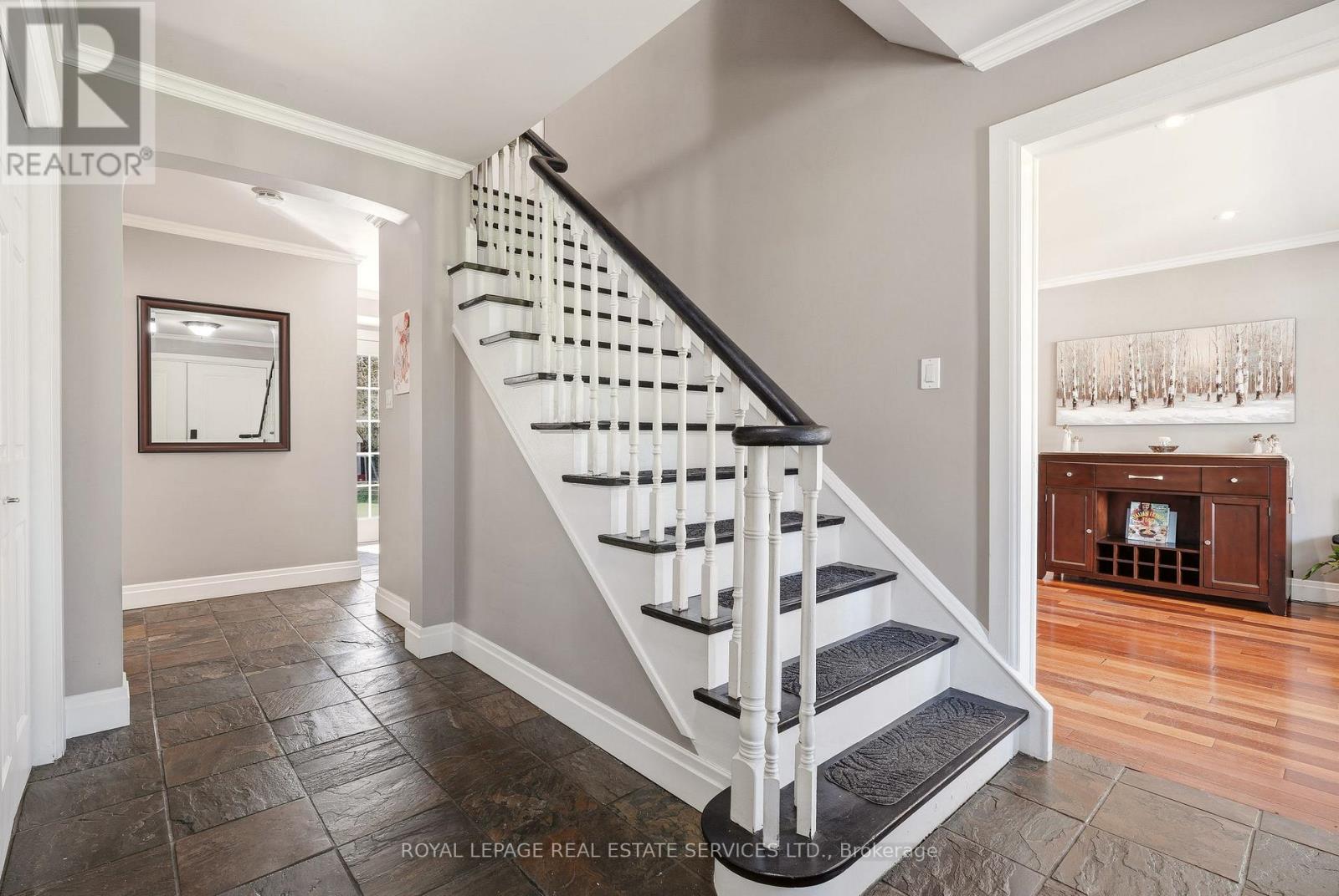 1264 Baldwin Drive, Oakville, Ontario  L6J 2W5 - Photo 3 - W13146058