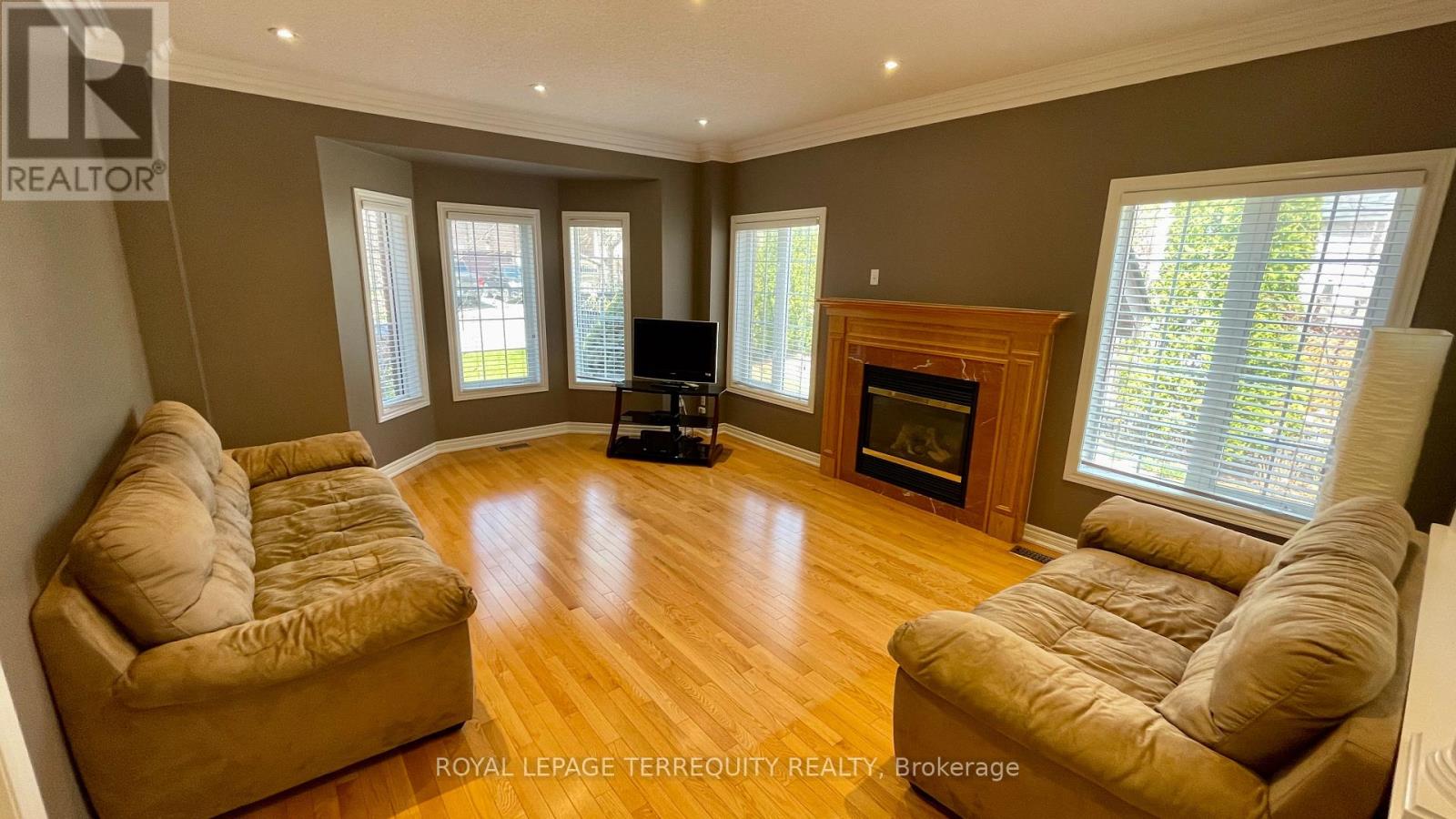 2114 Helmsley Avenue, Oakville, Ontario  L6M 4R5 - Photo 10 - W13146088