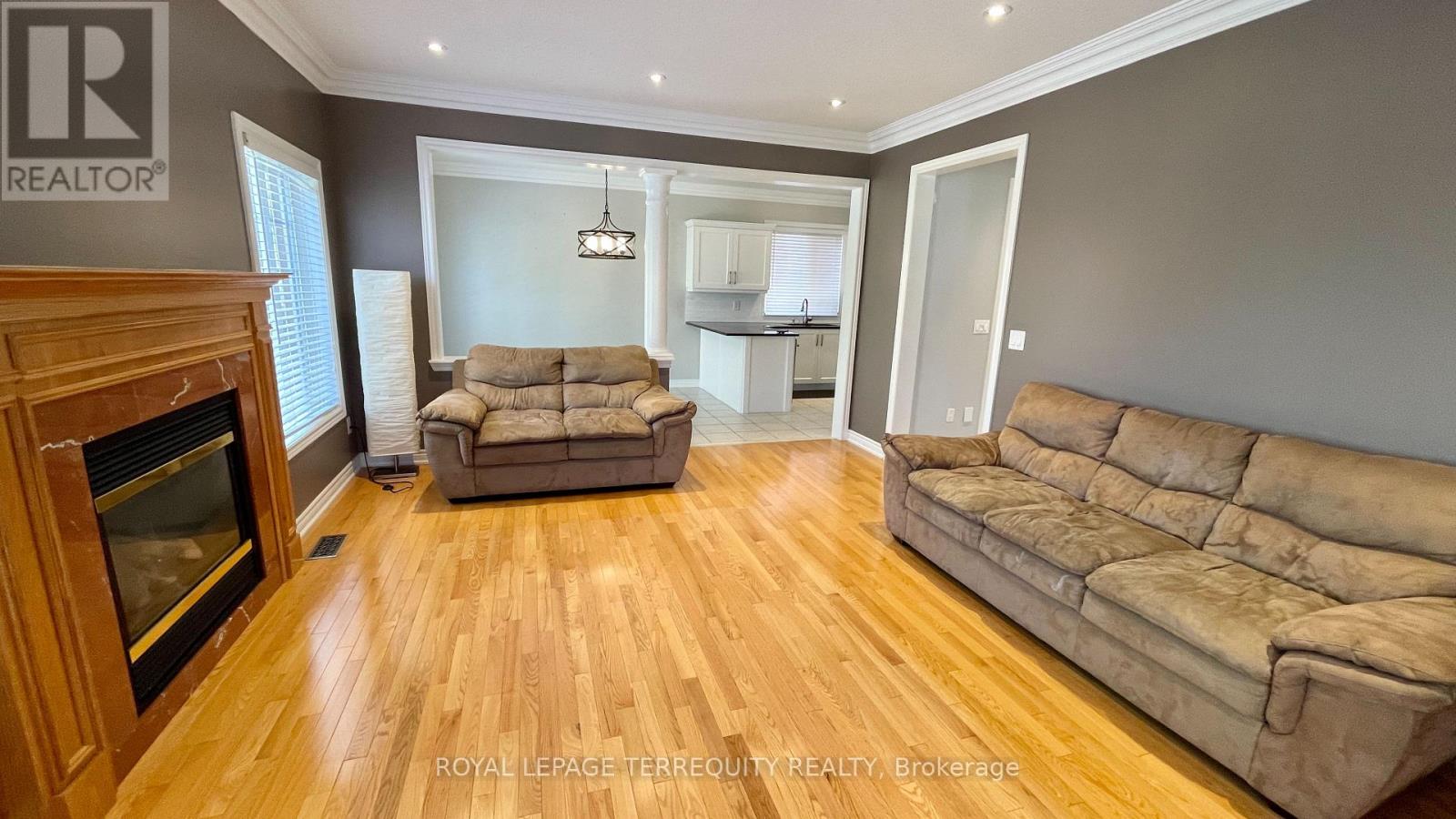 2114 Helmsley Avenue, Oakville, Ontario  L6M 4R5 - Photo 11 - W13146088