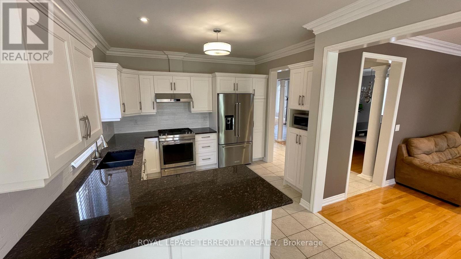 2114 Helmsley Avenue, Oakville, Ontario  L6M 4R5 - Photo 13 - W13146088