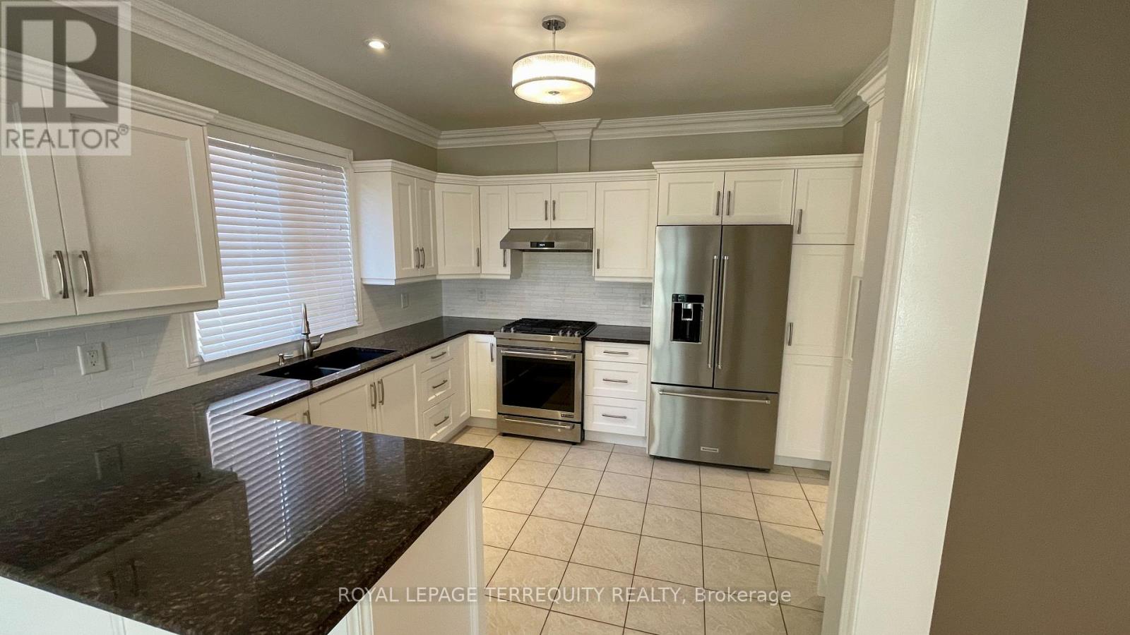 2114 Helmsley Avenue, Oakville, Ontario  L6M 4R5 - Photo 14 - W13146088