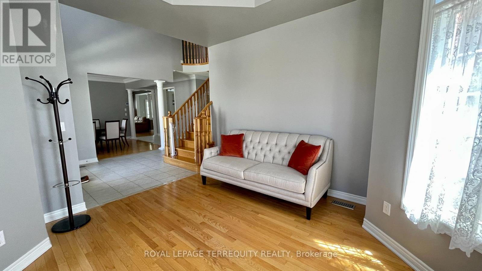 2114 Helmsley Avenue, Oakville, Ontario  L6M 4R5 - Photo 7 - W13146088