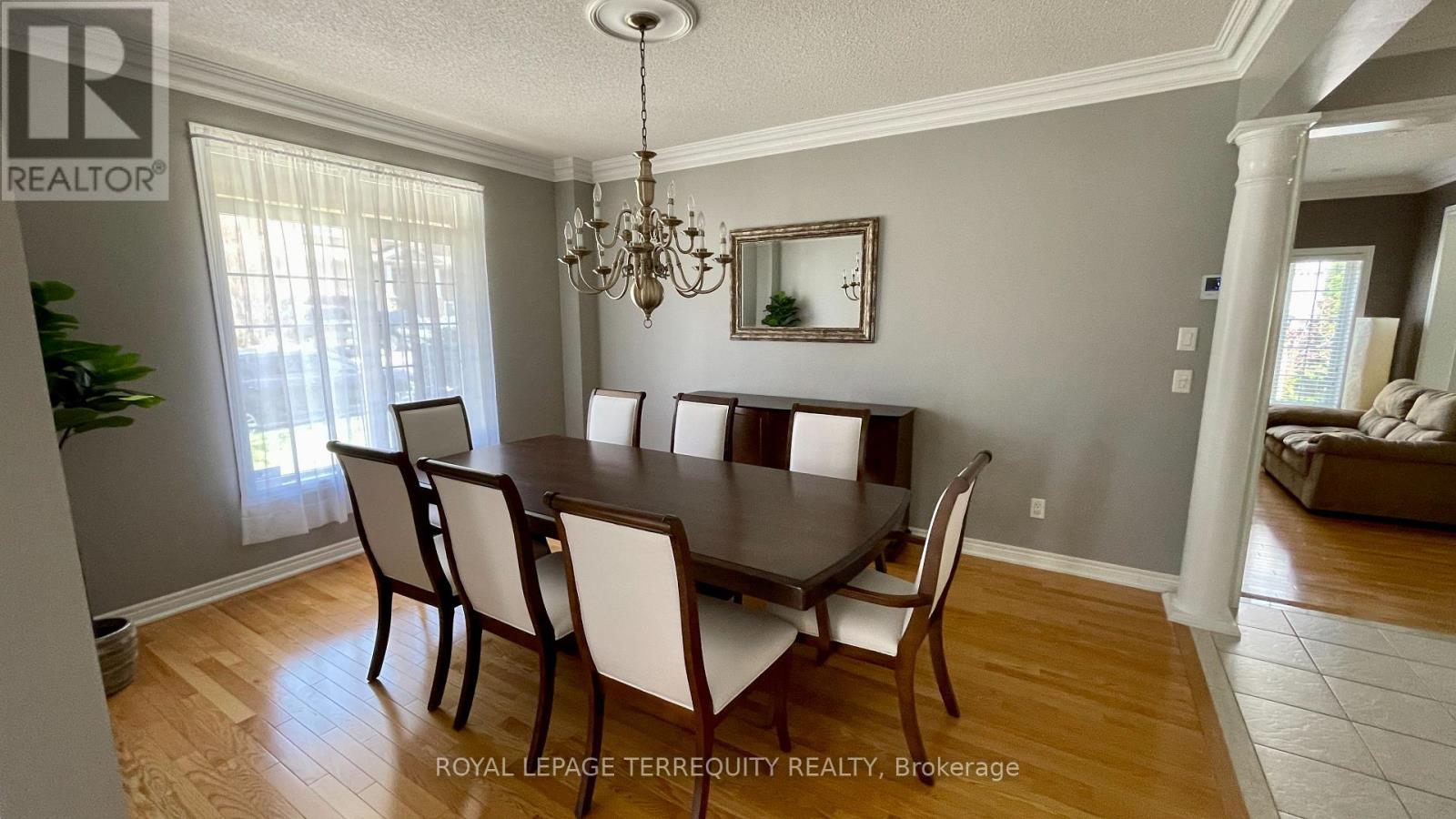 2114 Helmsley Avenue, Oakville, Ontario  L6M 4R5 - Photo 9 - W13146088