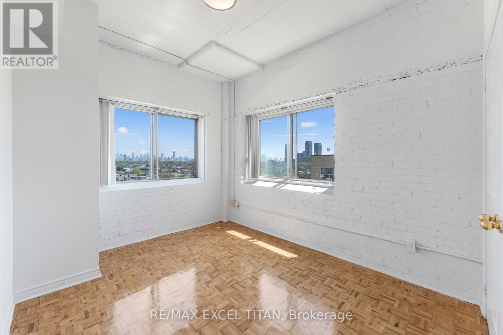 605 - 1401 Dupont Street, Toronto, Ontario  M6H 2B1 - Photo 4 - W13146098