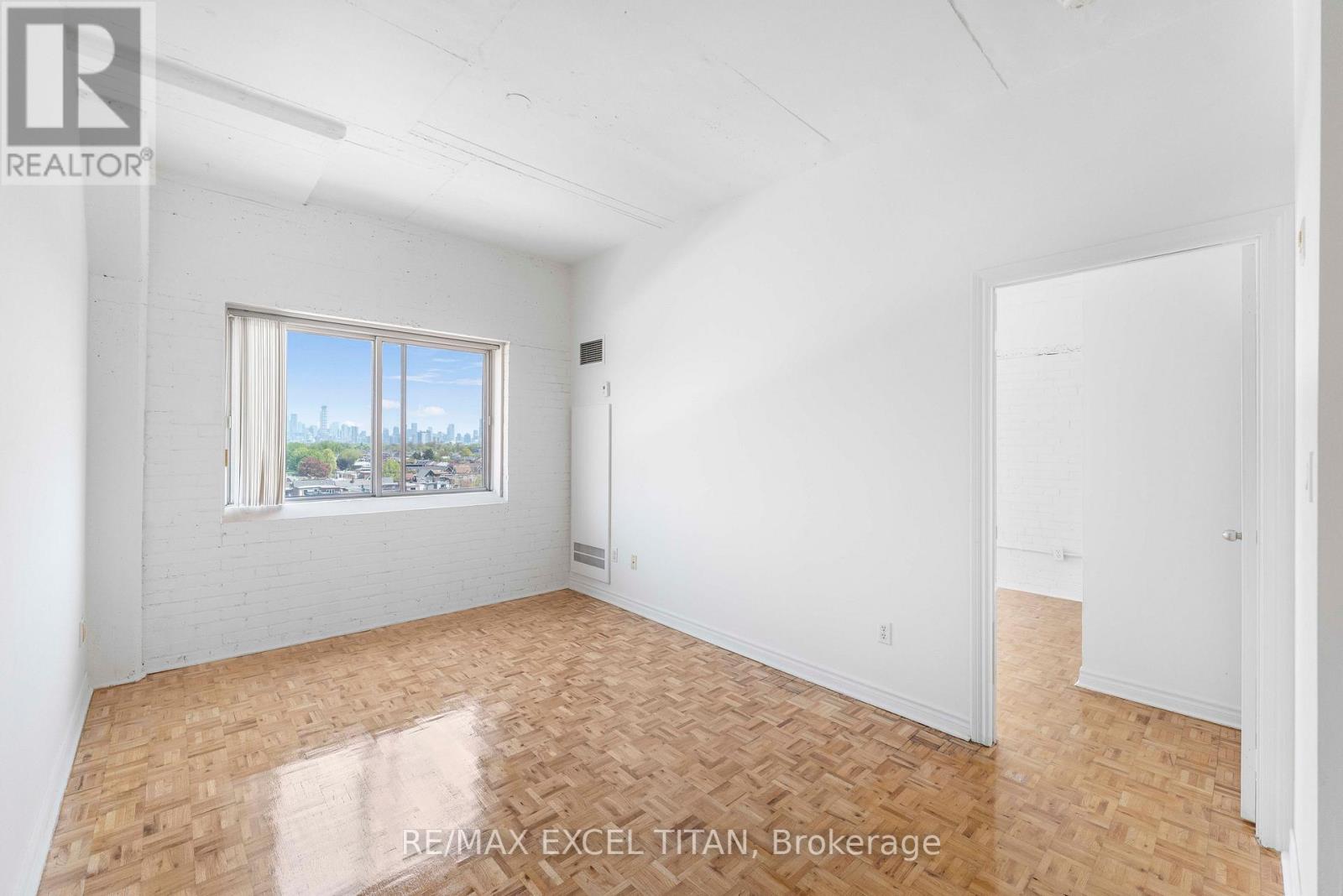605 - 1401 Dupont Street, Toronto, Ontario  M6H 2B1 - Photo 5 - W13146098