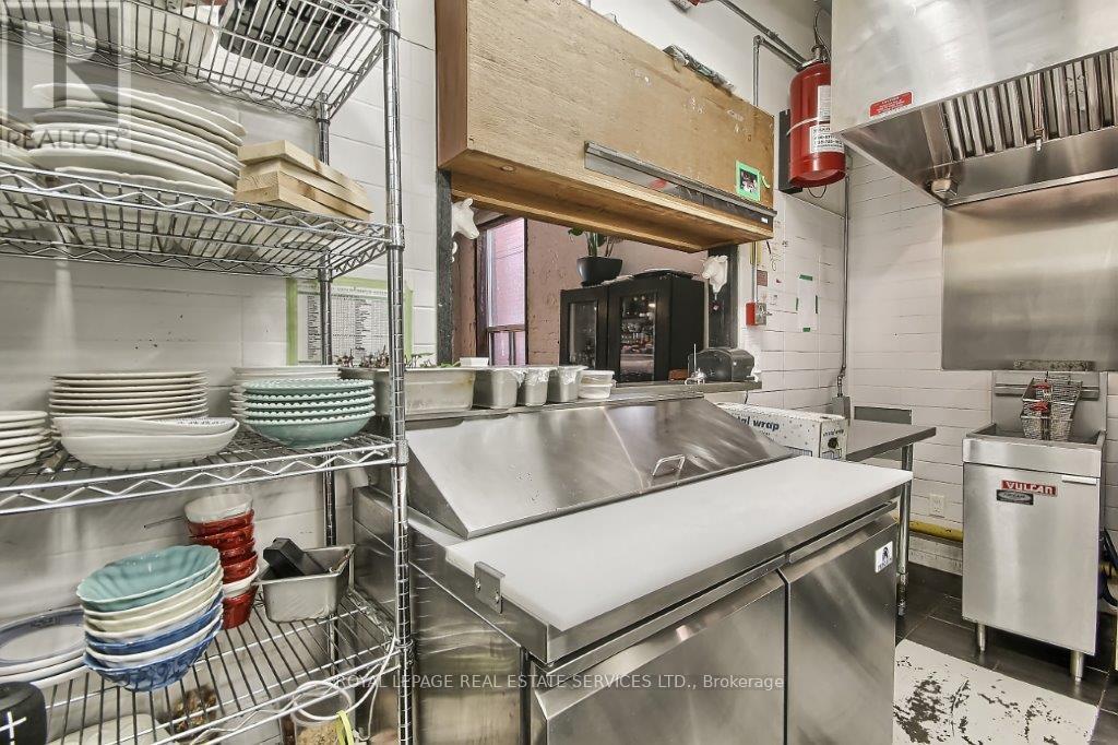 3047 Dundas Street W, Toronto, Ontario  M6P 1Z5 - Photo 16 - W13146124