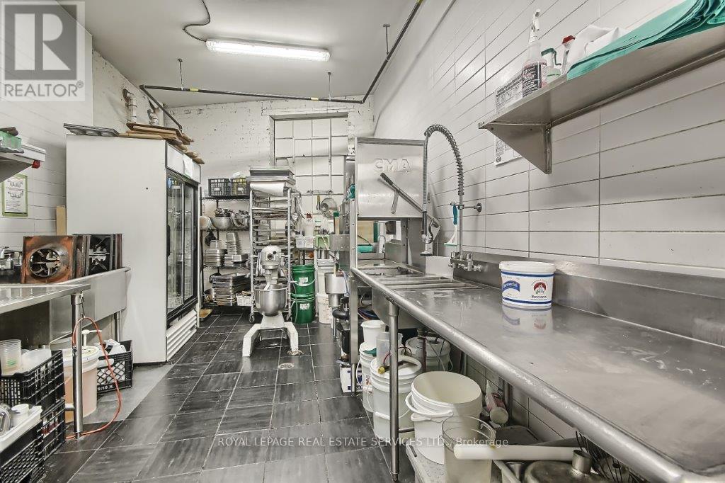 3047 Dundas Street W, Toronto, Ontario  M6P 1Z5 - Photo 19 - W13146124