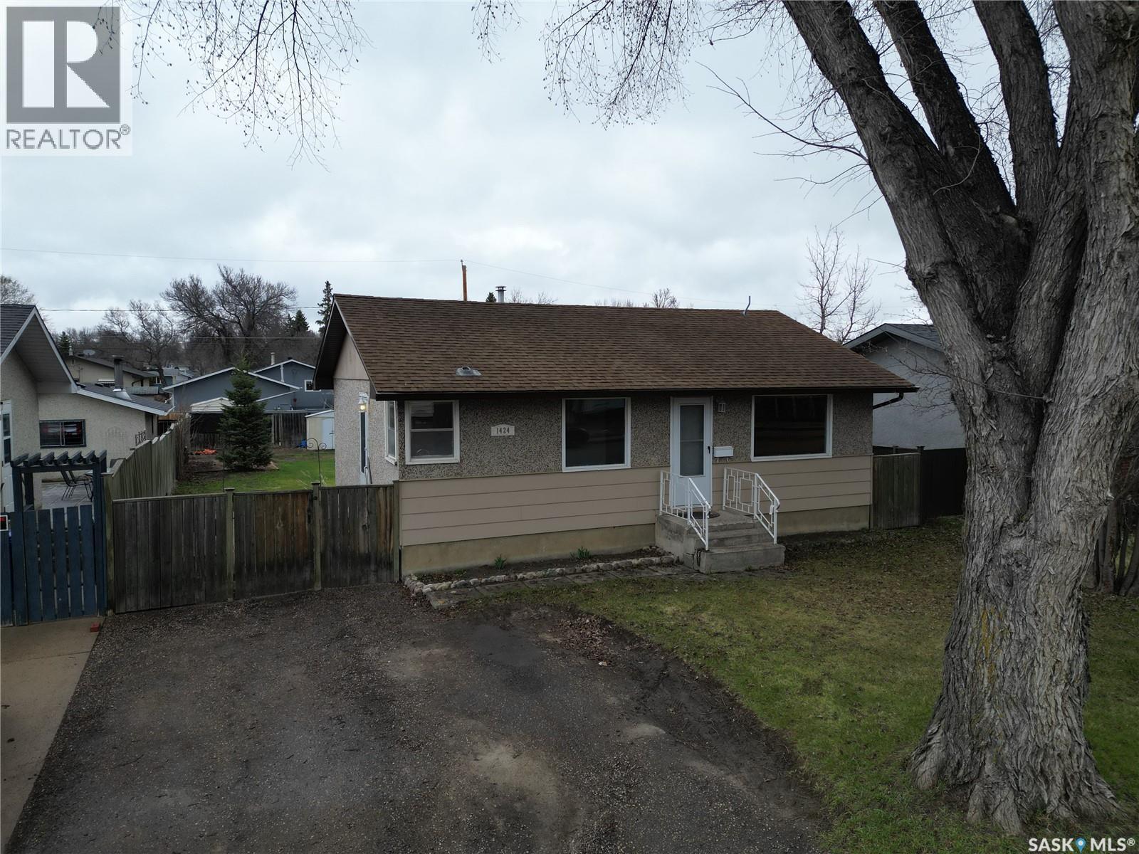 1424 Goshen PLACE, Prince Albert, Saskatchewan