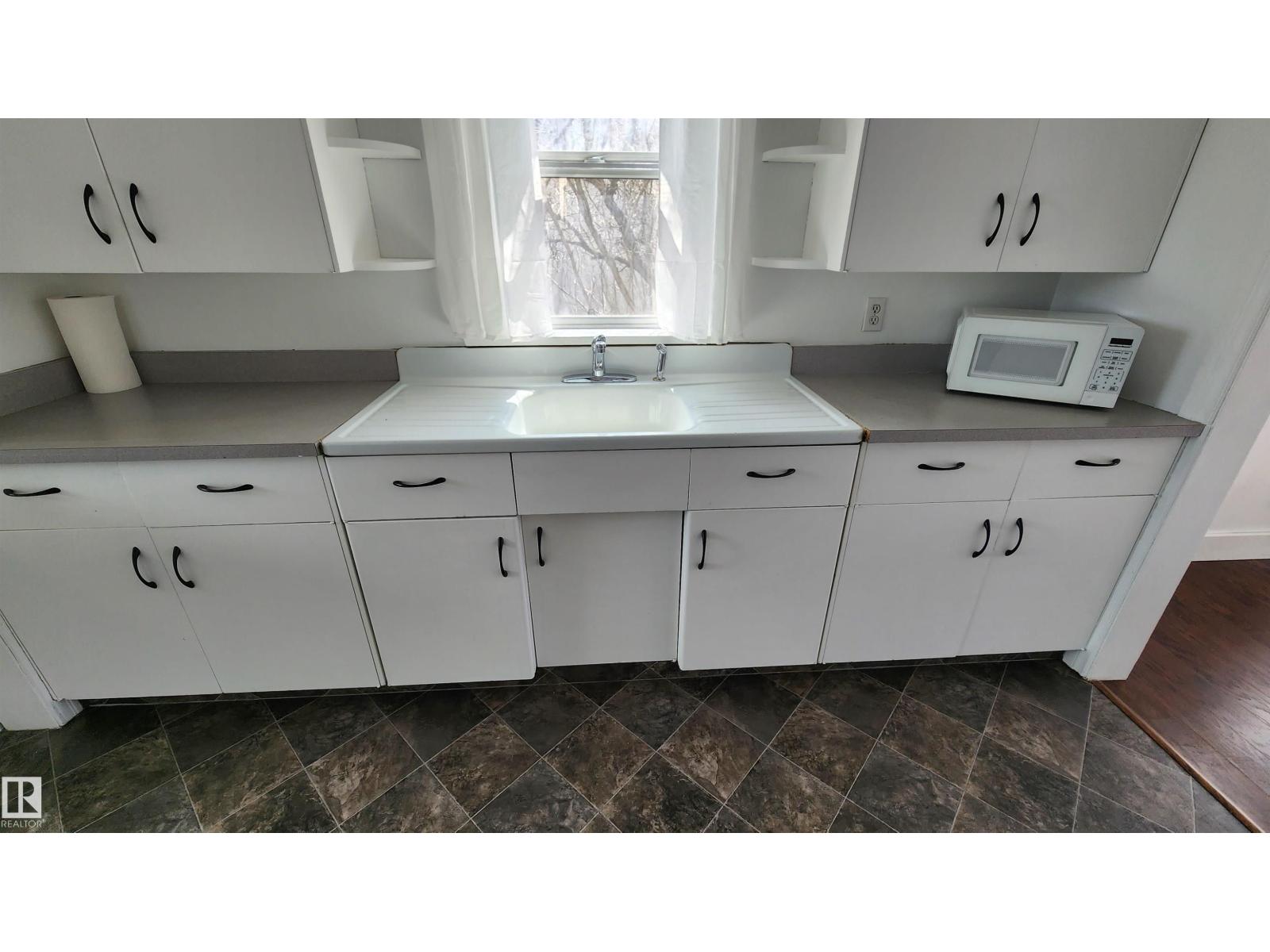 5017 51 St, Elk Point, Alberta  T0A 1A0 - Photo 8 - E4488621