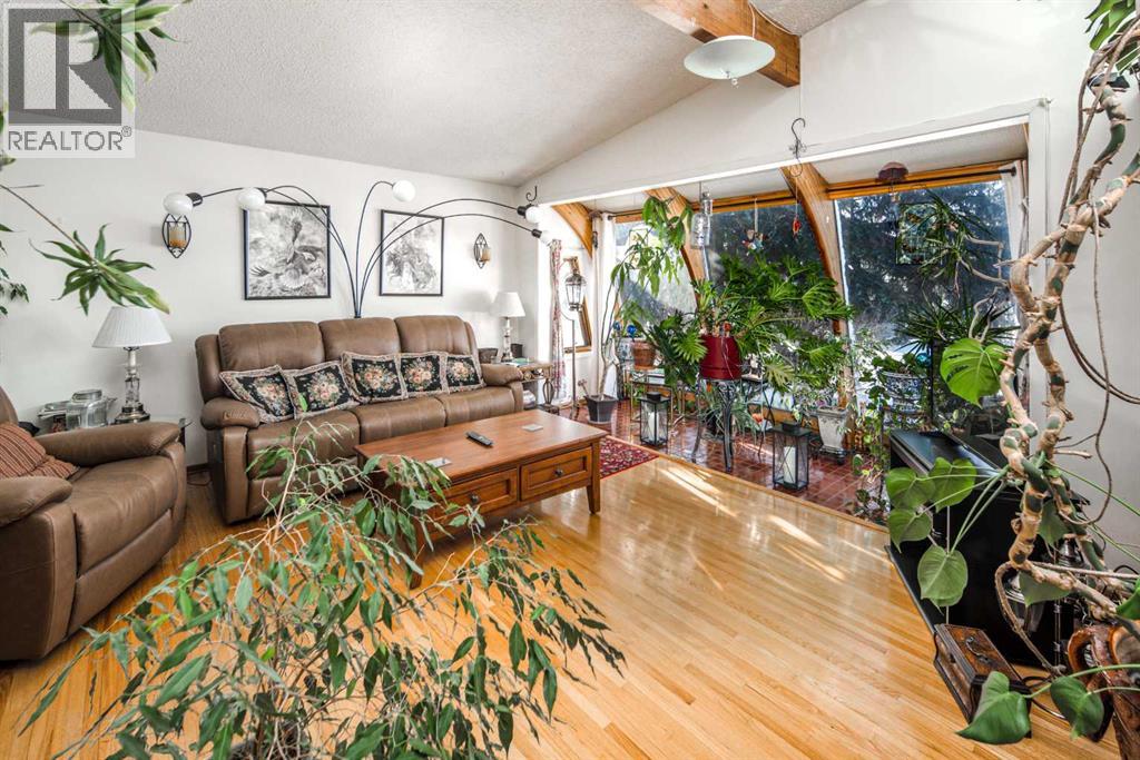 4012 Varsity Drive NW, Calgary, Alberta  T3A 0Z6 - Photo 2 - A2312487