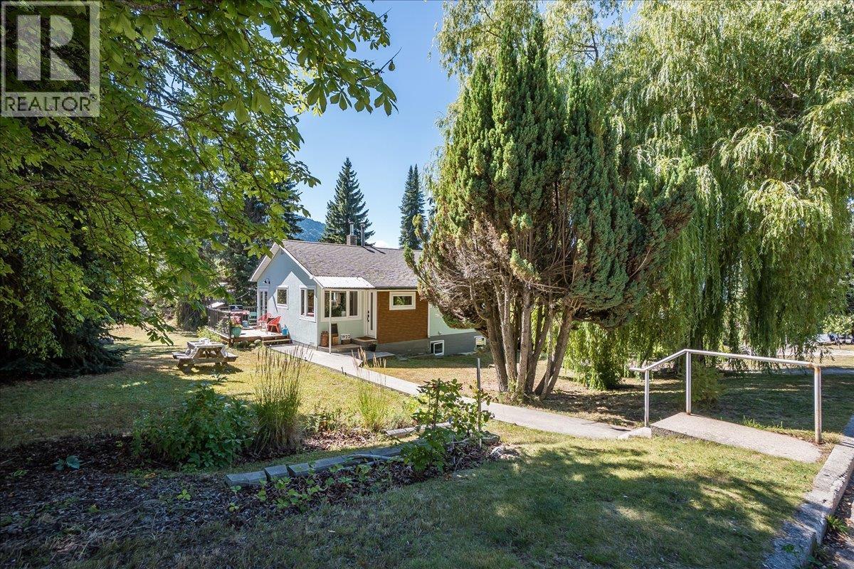1922 Kootenay Street, Nelson, British Columbia  V1L 1M4 - Photo 1 - 10387870