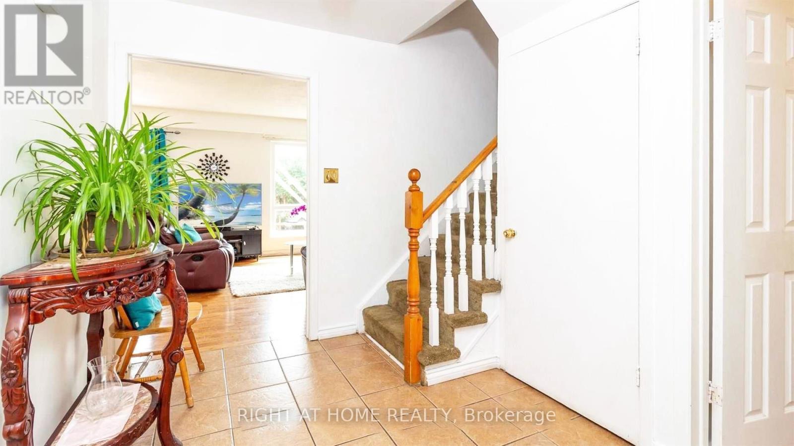 35 Shoredale Drive, Toronto, Ontario  M1G 1K4 - Photo 3 - E12882604
