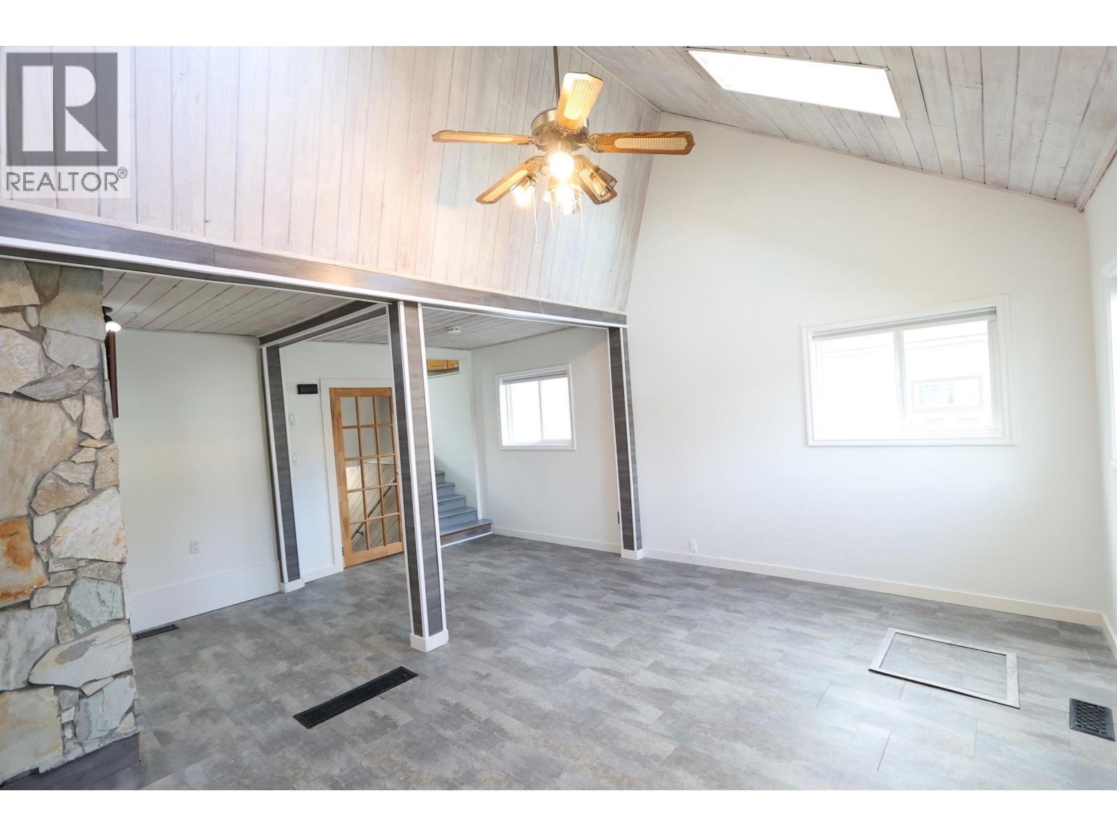 370 Ewert Crescent, Prince George, British Columbia  V2M 2N6 - Photo 2 - R3125157