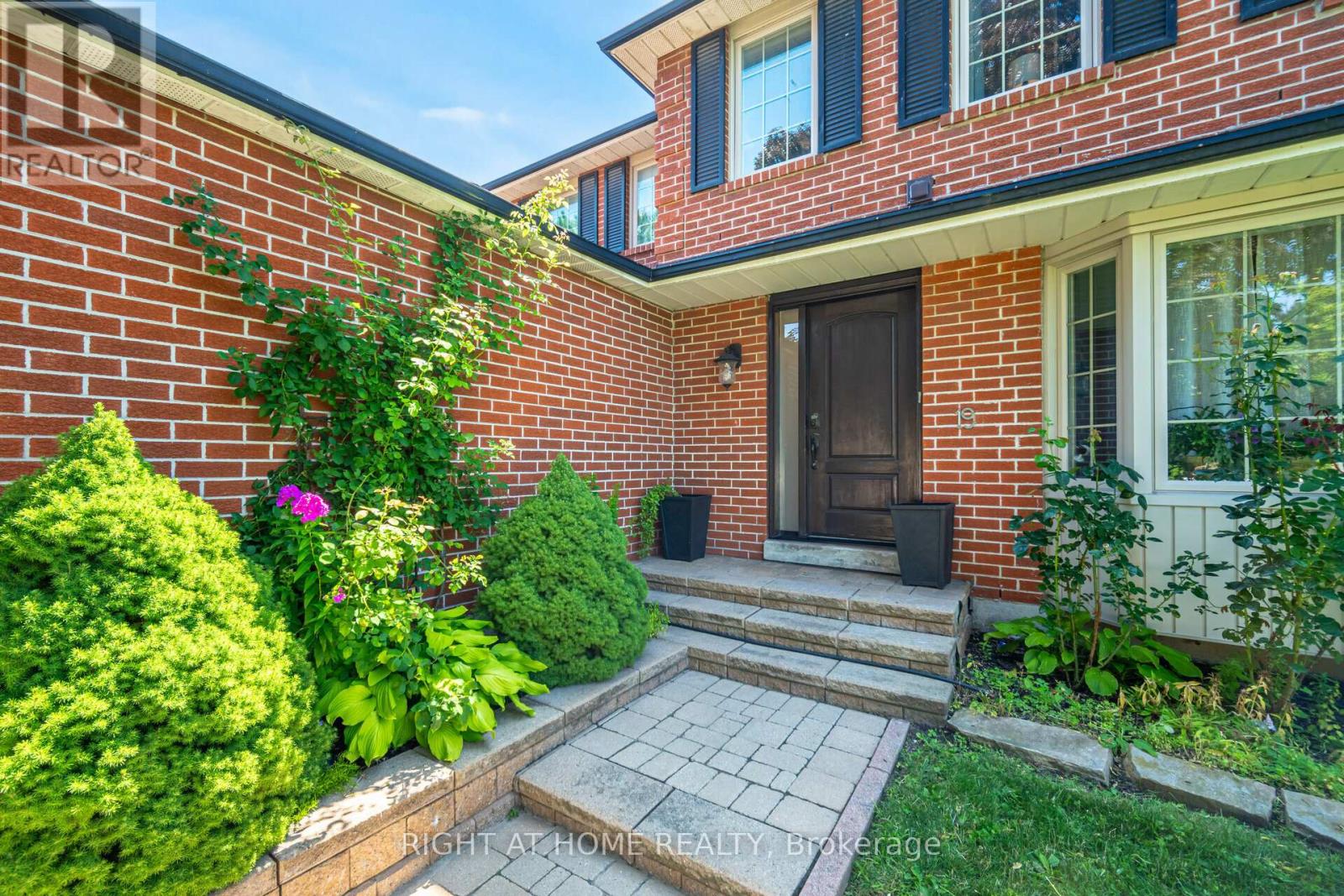 19 Talgarth Road, Toronto, Ontario  M9B 6H1 - Photo 2 - W12890272