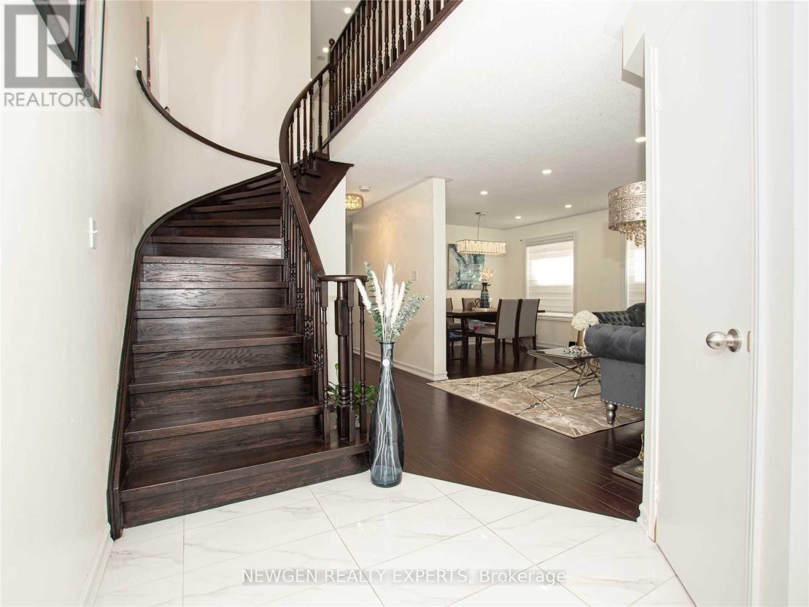 Main Fl - 134 Muirland Crescent N, Brampton, Ontario L6X 4G1 - Photo 2 - W12905360