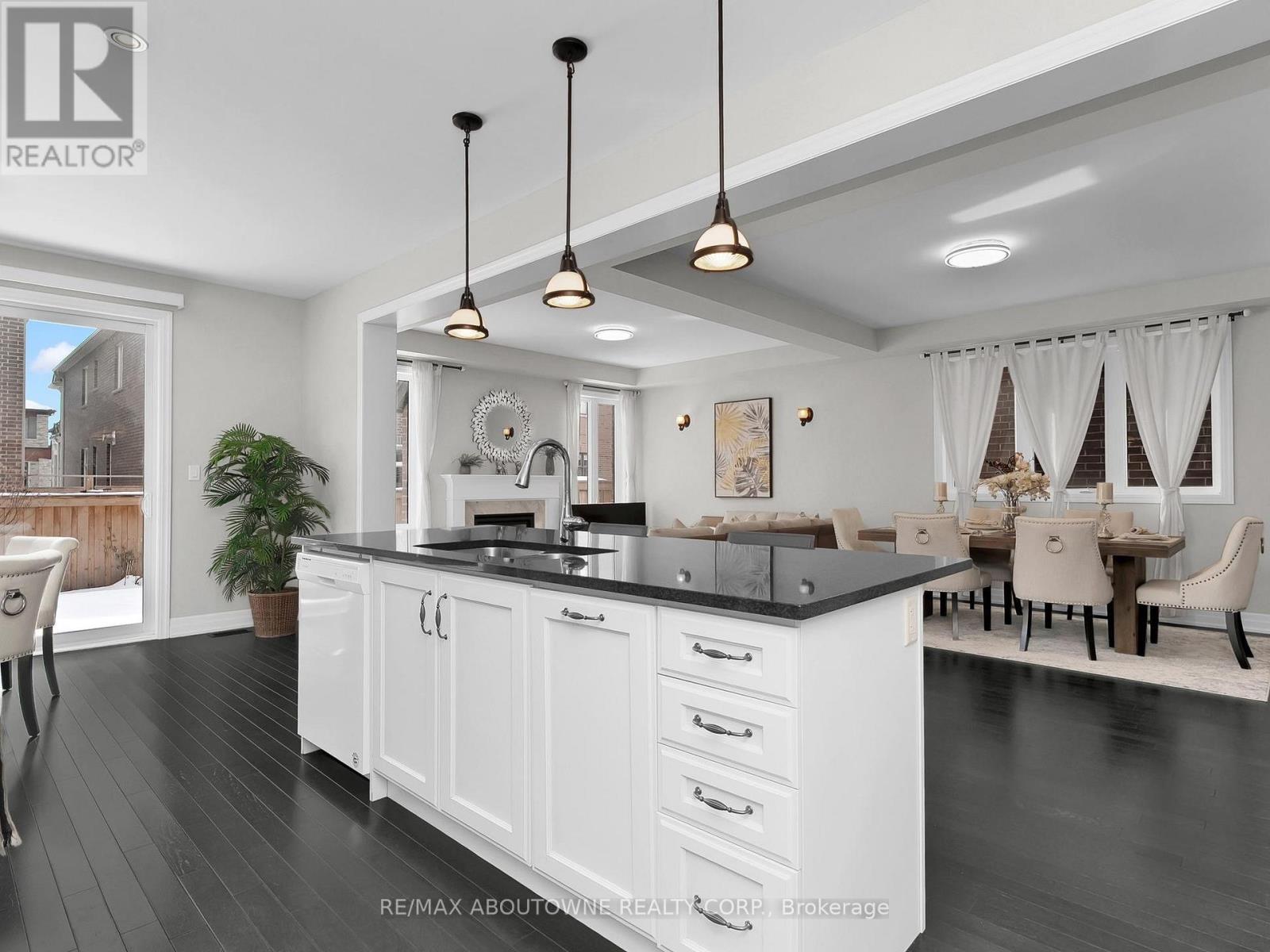 282 Bethpage Drive, Oakville, Ontario  L6M 5K9 - Photo 6 - W13051766