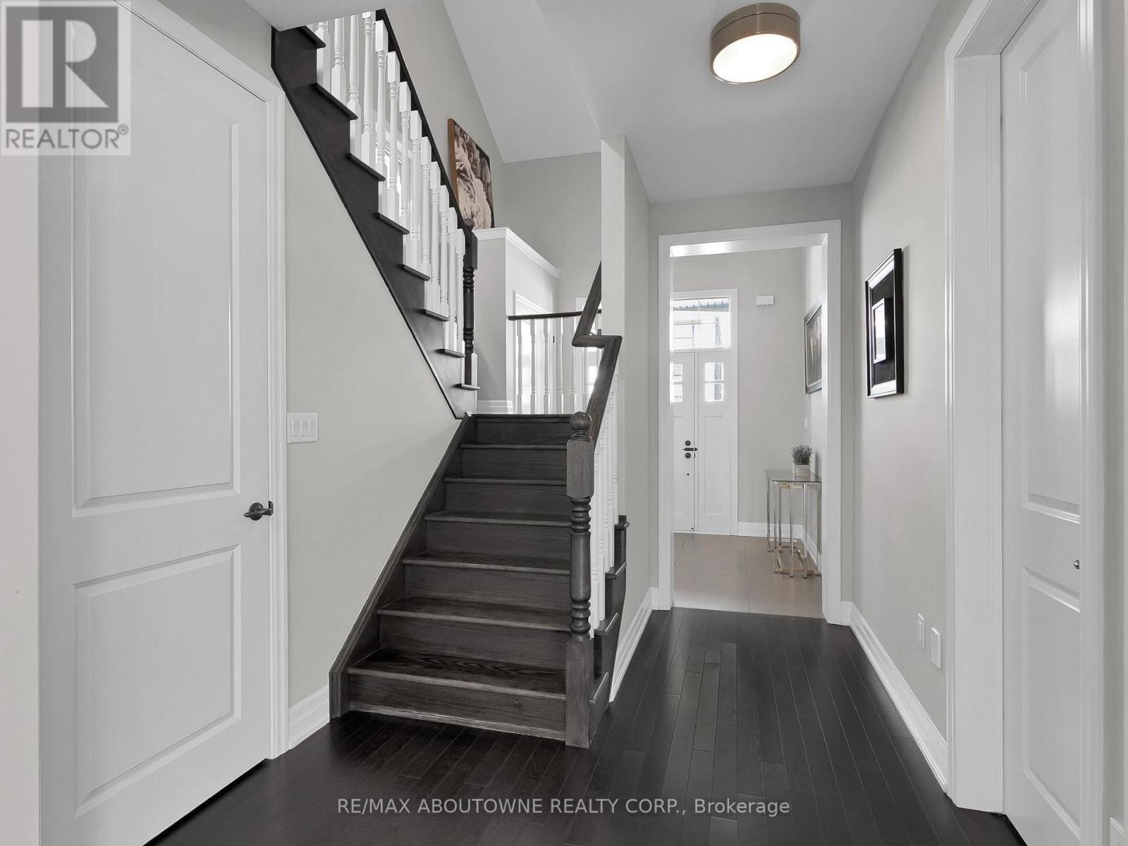 282 Bethpage Drive, Oakville, Ontario  L6M 5K9 - Photo 2 - W13051766