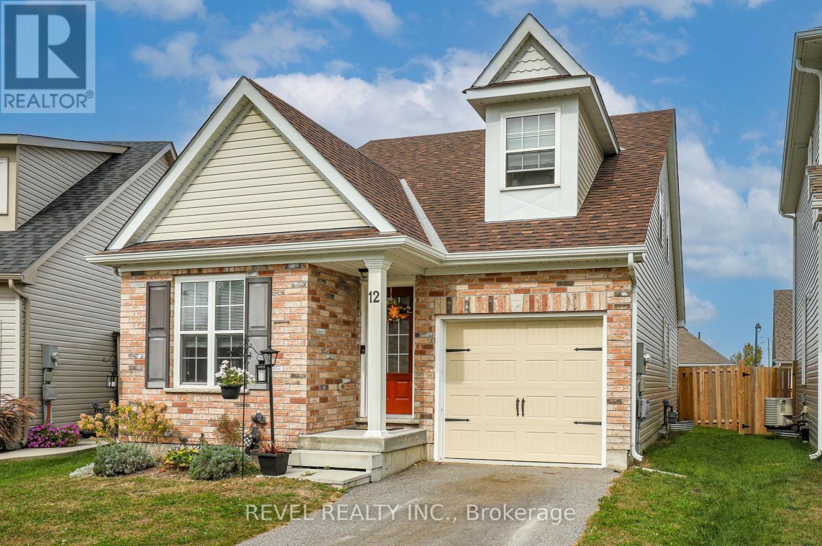 12 Blueberry Lane, Kawartha Lakes (Lindsay), Ontario  K9V 0M2 - Photo 2 - X13146192