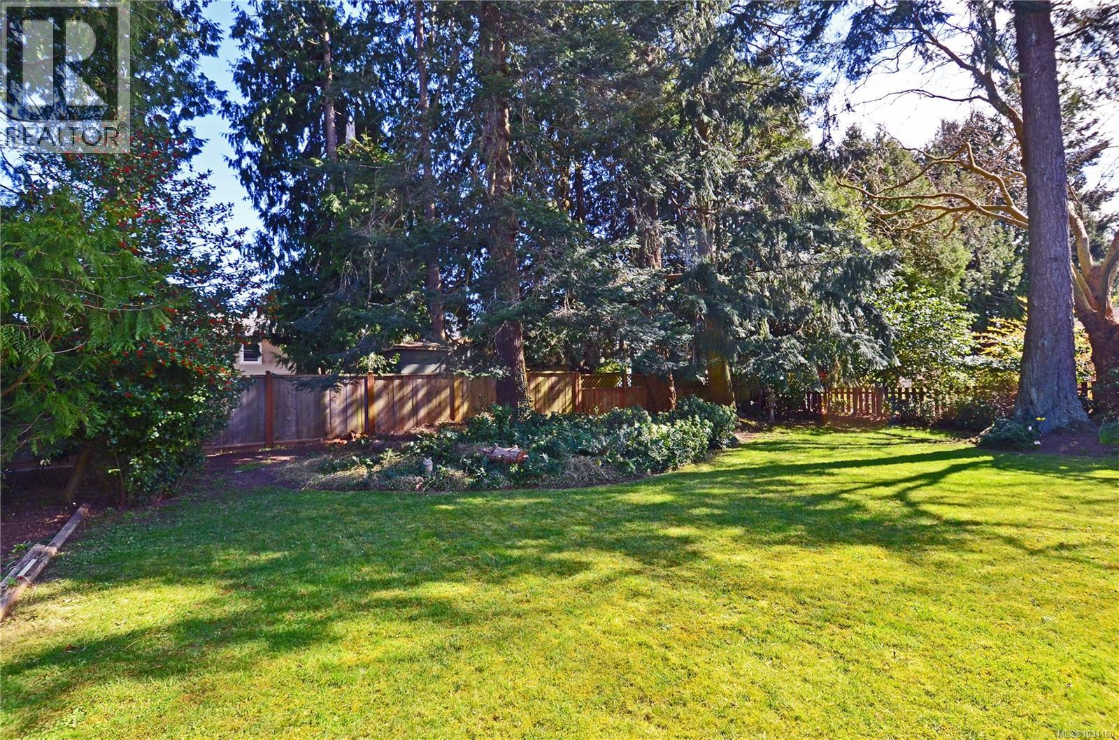 1838 Dunnett Cres, Saanich, British Columbia  V8N 2P5 - Photo 1 - 1034160