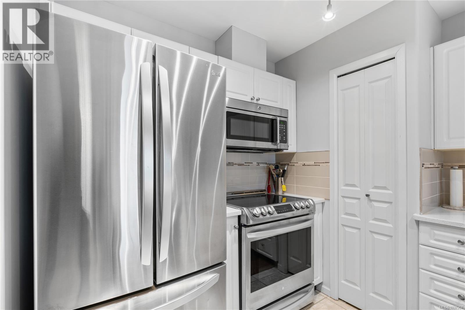 416 29 Songhees Rd, Victoria, British Columbia  V9A 7M6 - Photo 13 - 1037357