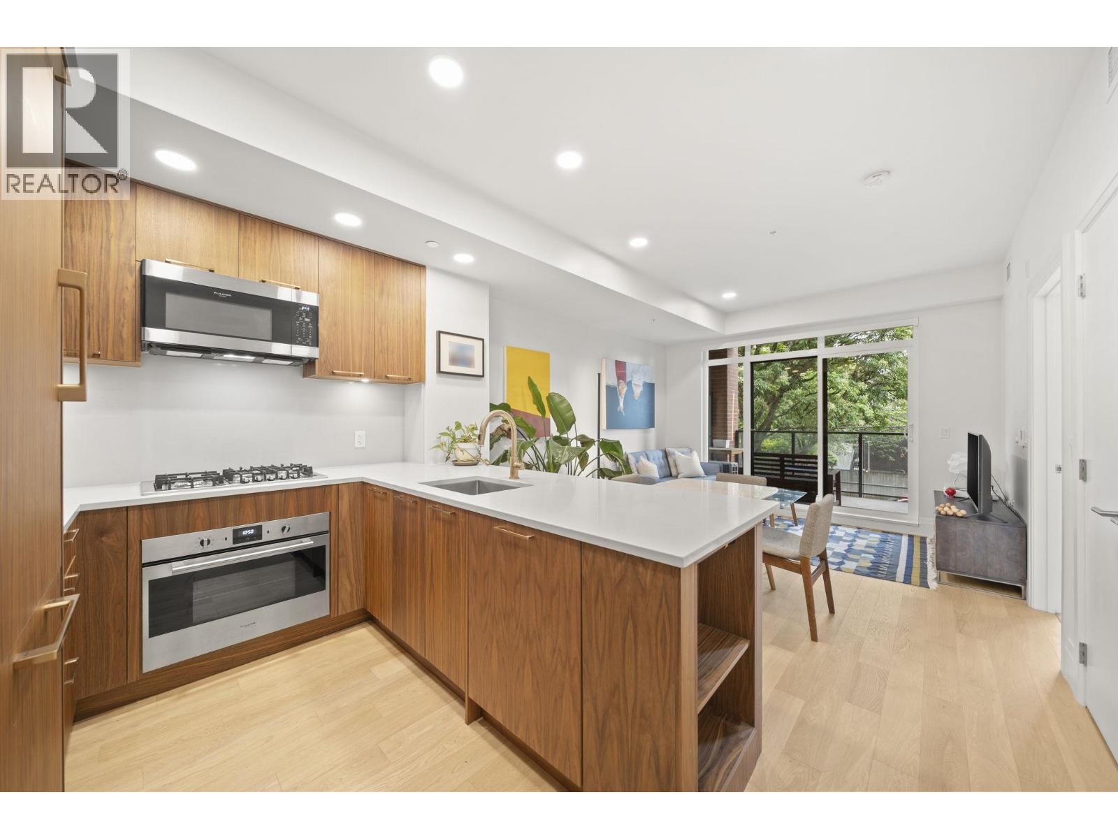205 2550 Garden Drive, Vancouver, British Columbia  V5N 4X6 - Photo 4 - R3124697