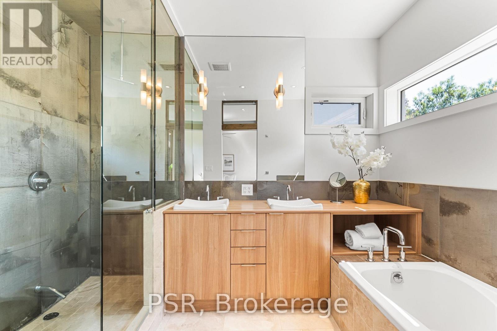 444 Winnett Avenue, Toronto, Ontario  M6C 3M4 - Photo 19 - C13146210