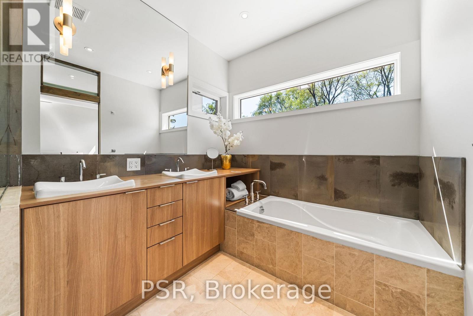 444 Winnett Avenue, Toronto, Ontario  M6C 3M4 - Photo 20 - C13146210