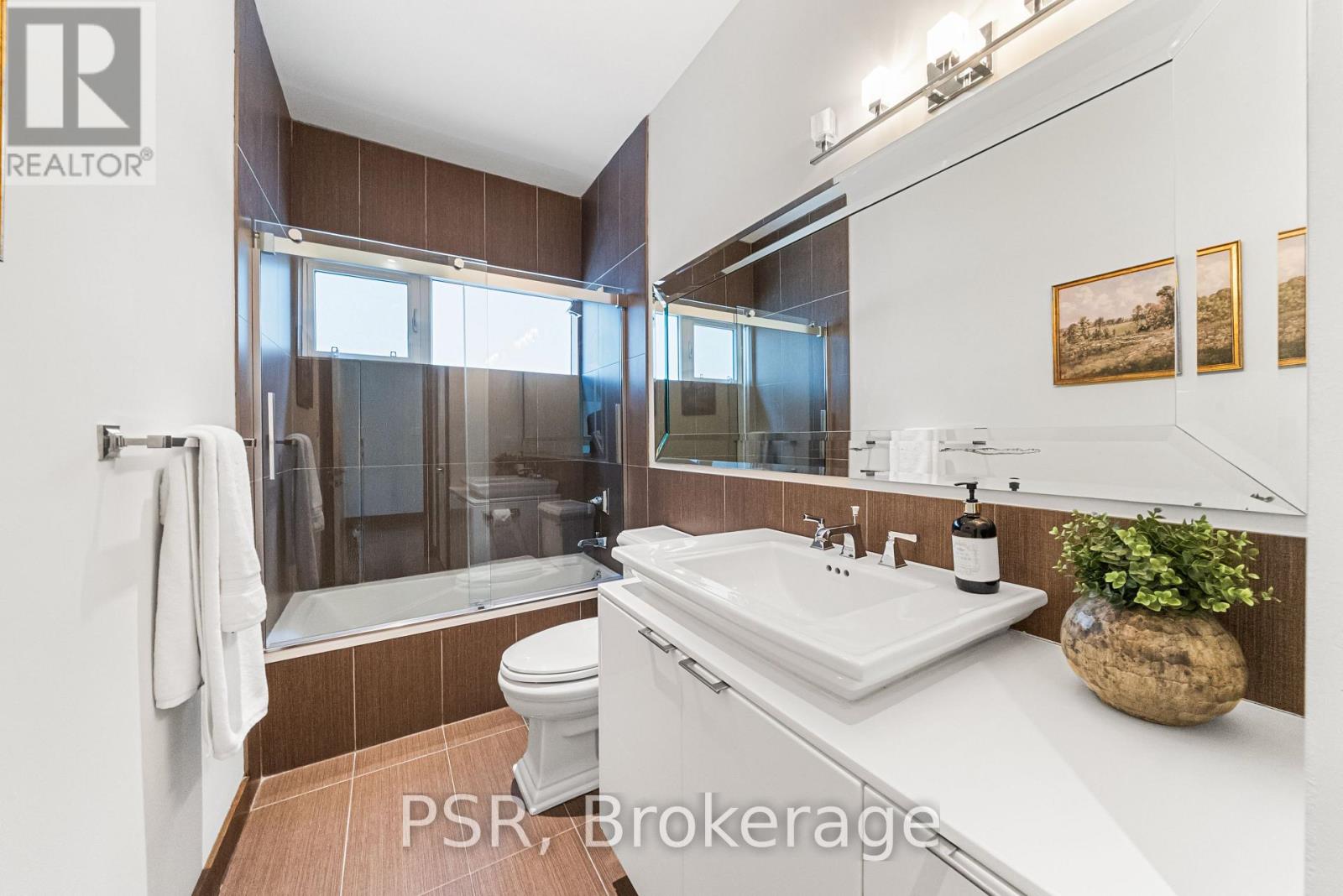 444 Winnett Avenue, Toronto, Ontario  M6C 3M4 - Photo 25 - C13146210