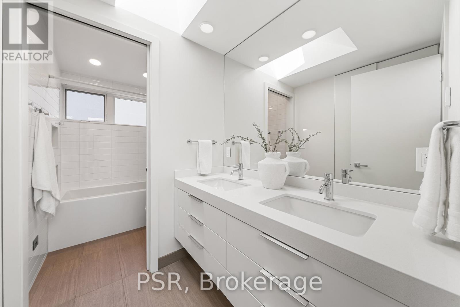 444 Winnett Avenue, Toronto, Ontario  M6C 3M4 - Photo 32 - C13146210