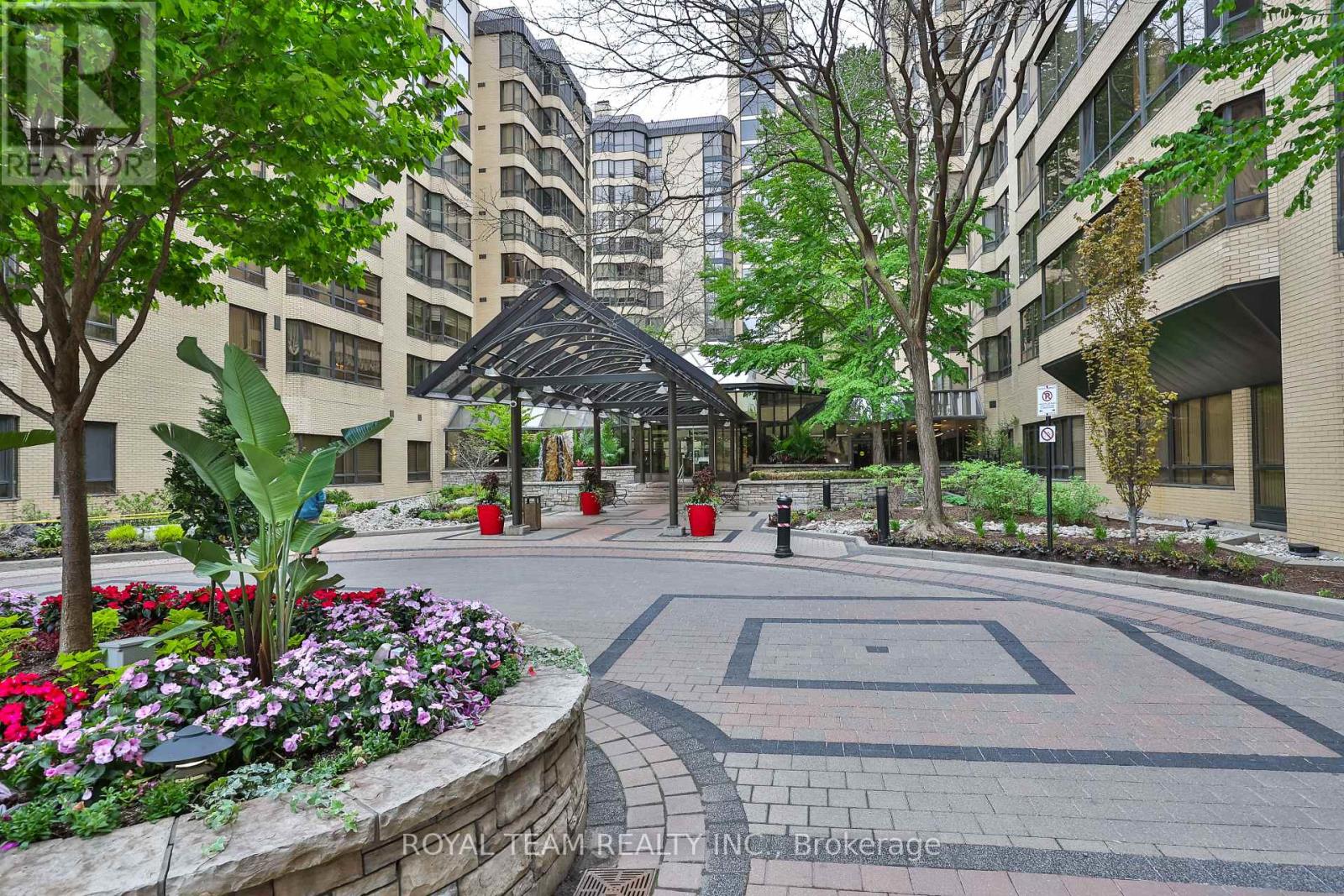 C-Ph 10 - 211 Saint Patrick Street, Toronto, Ontario  M5T 2Y9 - Photo 3 - C13146258