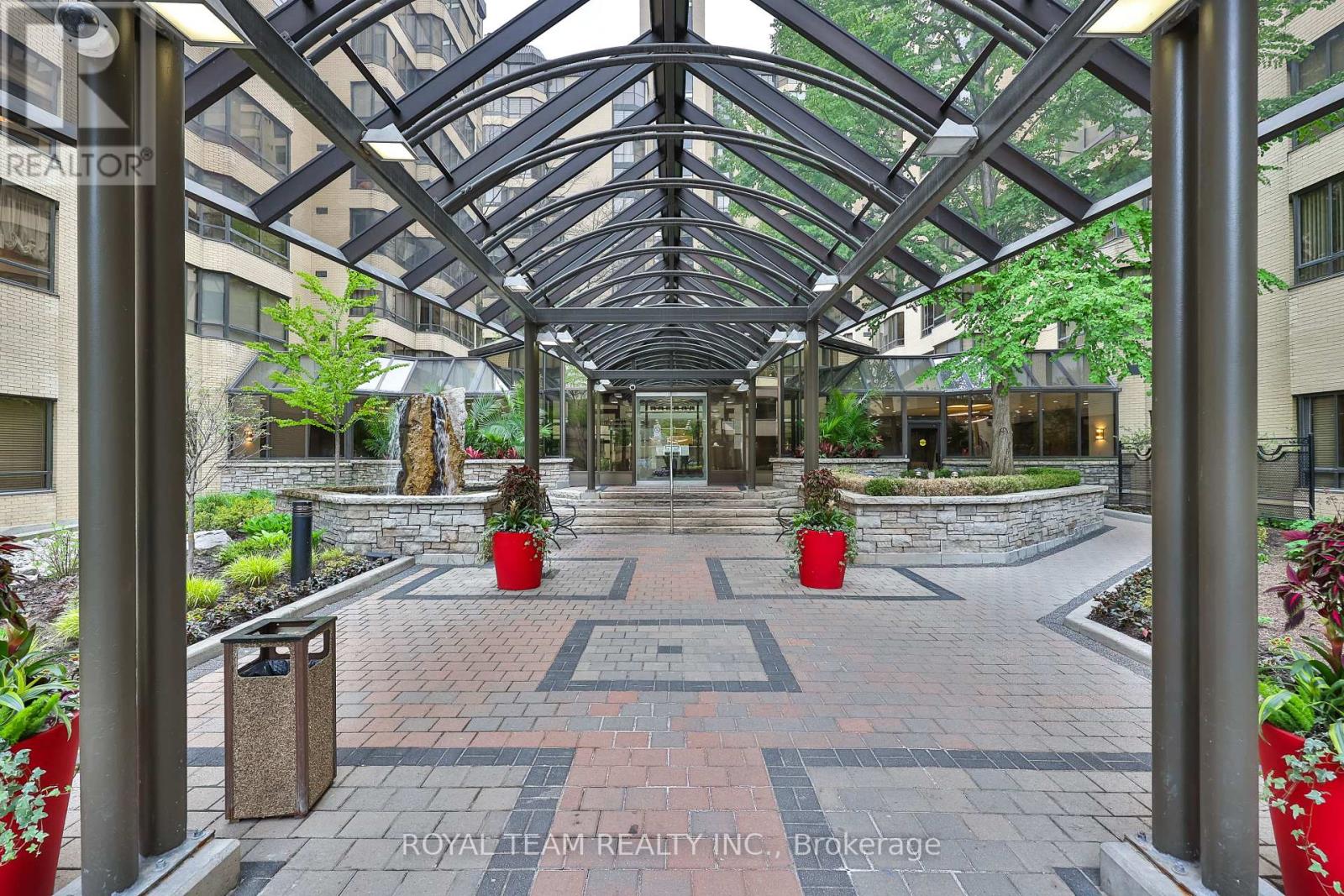 C-Ph 10 - 211 Saint Patrick Street, Toronto, Ontario  M5T 2Y9 - Photo 4 - C13146258