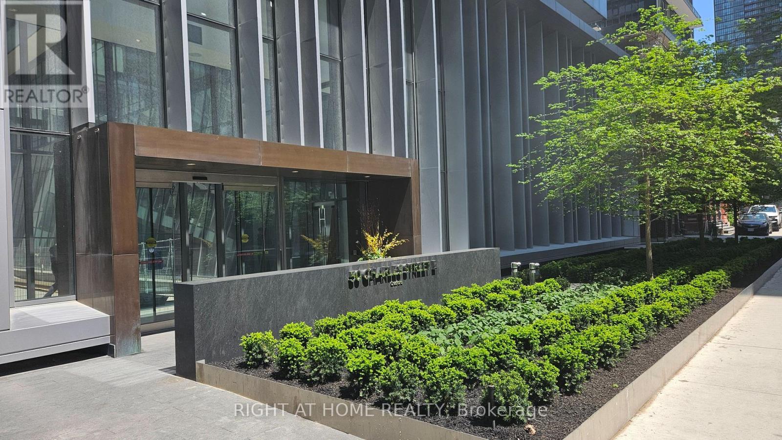 3405 - 50 CHARLES STREET E