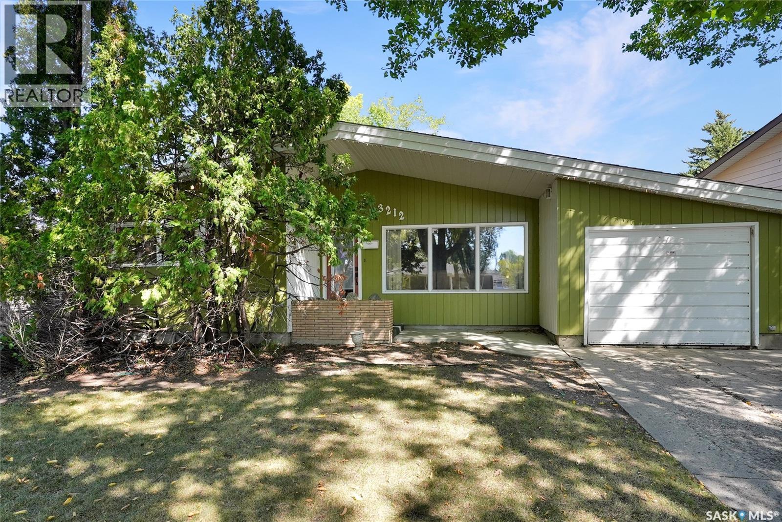 3212 L'arche Crescent, Regina, Saskatchewan  S4S 5V8 - Photo 2 - SK036442