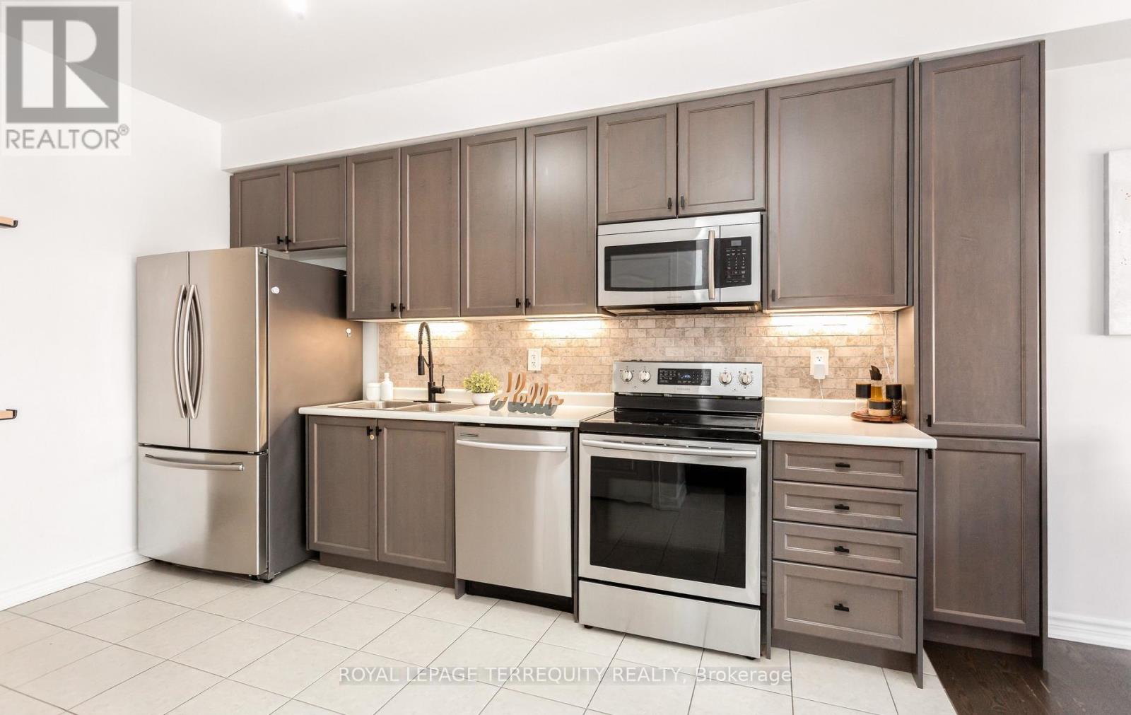 10 Deneb Street, Barrie (Ardagh), Ontario  L4M 0K6 - Photo 10 - S13146212