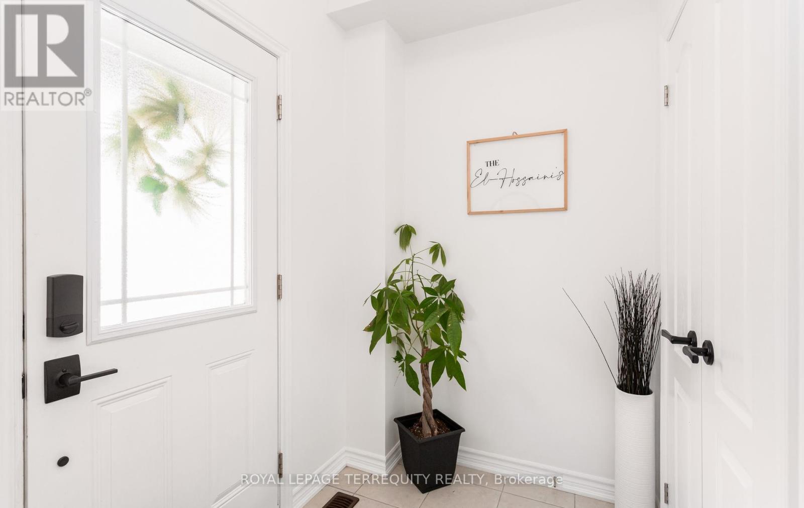 10 Deneb Street, Barrie (Ardagh), Ontario  L4M 0K6 - Photo 4 - S13146212