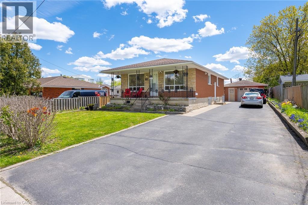 211 BALLANTYNE Avenue, Cambridge, Ontario