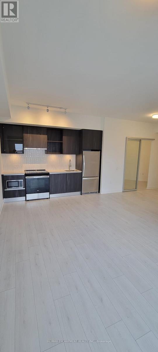 734 - 395 Dundas Street W, Oakville, Ontario  L6M 4M2 - Photo 2 - W13146134