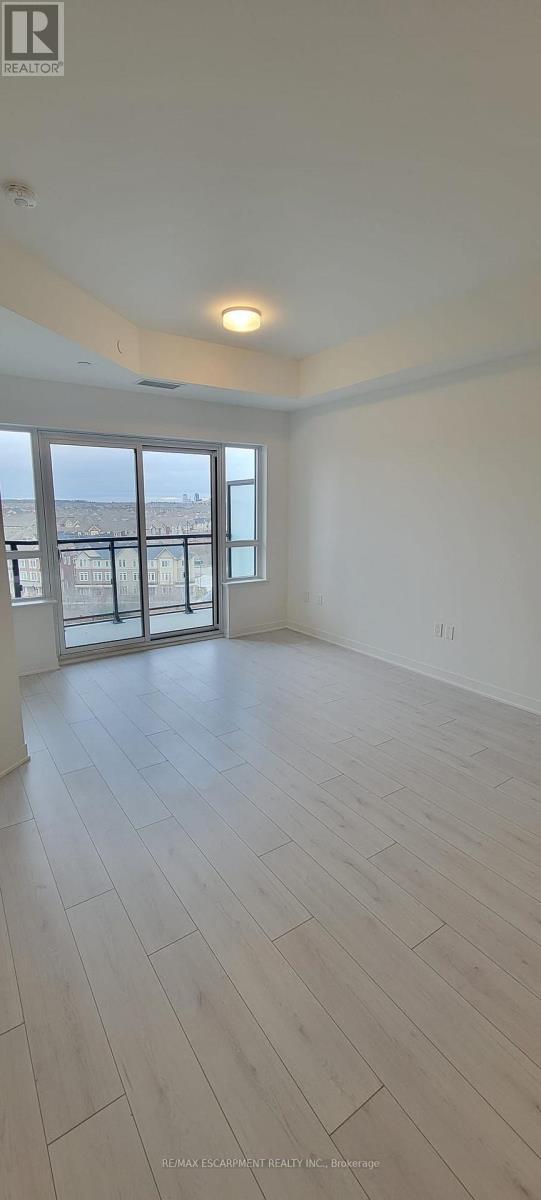 734 - 395 Dundas Street W, Oakville, Ontario  L6M 4M2 - Photo 3 - W13146134