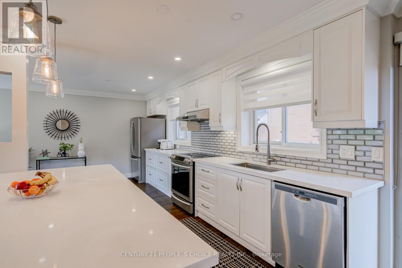91 Golfdown Drive, Toronto, Ontario  M9W 2H9 - Photo 9 - W13146216