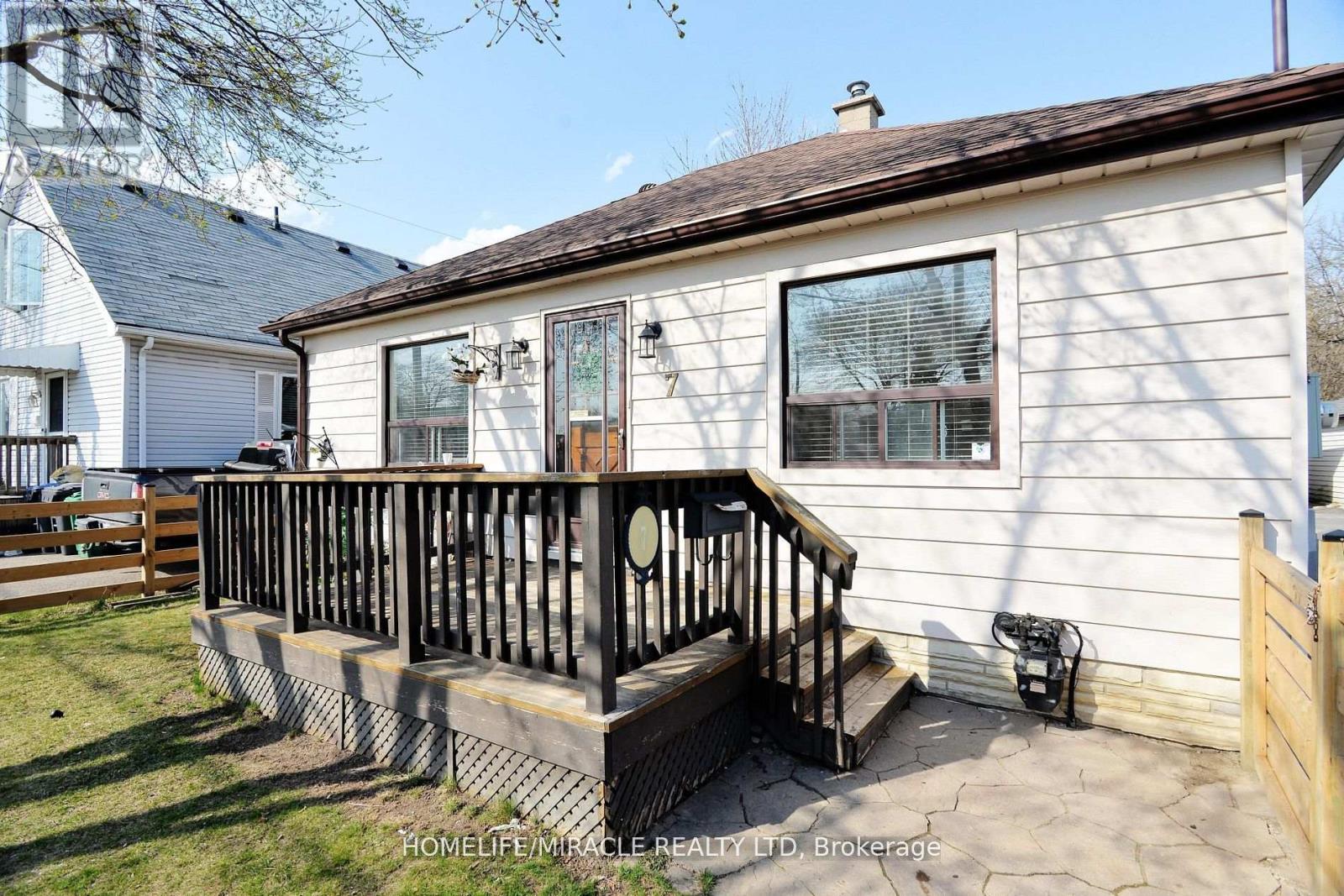 7 SOPHIA STREET, Brampton, Ontario