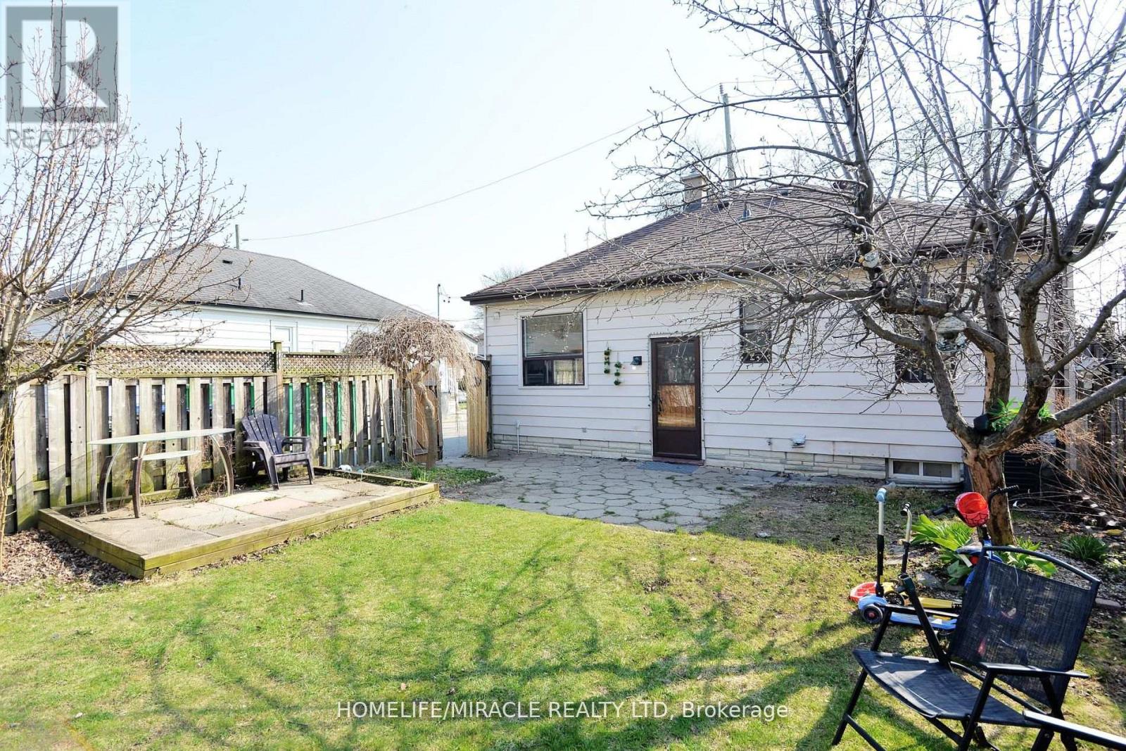 7 Sophia Street, Brampton, Ontario  L6V 1T8 - Photo 40 - W13146218