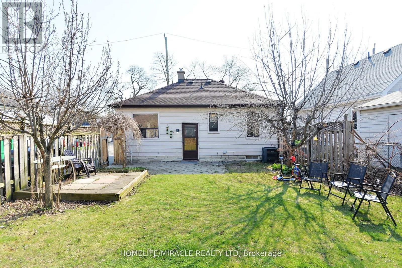 7 Sophia Street, Brampton, Ontario  L6V 1T8 - Photo 41 - W13146218