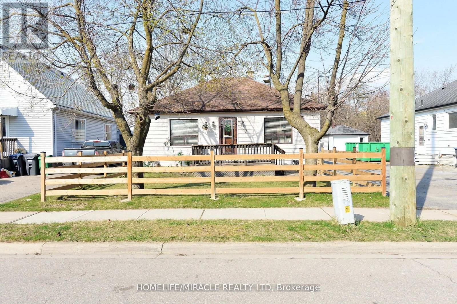 7 Sophia Street, Brampton, Ontario  L6V 1T8 - Photo 5 - W13146218